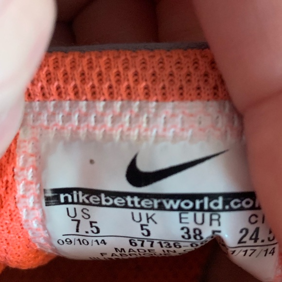 Nike shoes size 7.5 - Picture 2 of 2